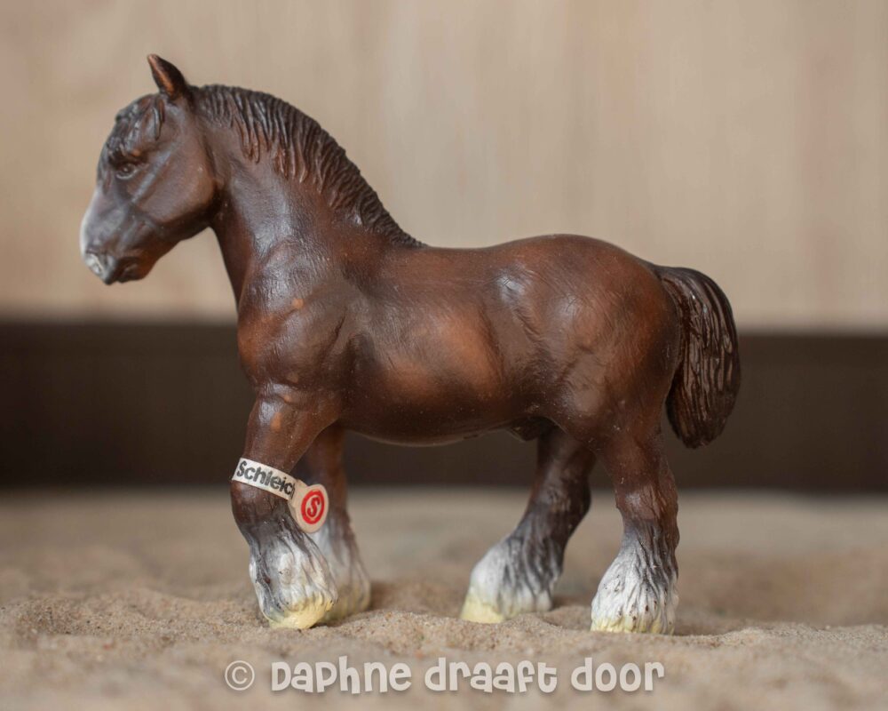 Shire ruin met vaantje 13222