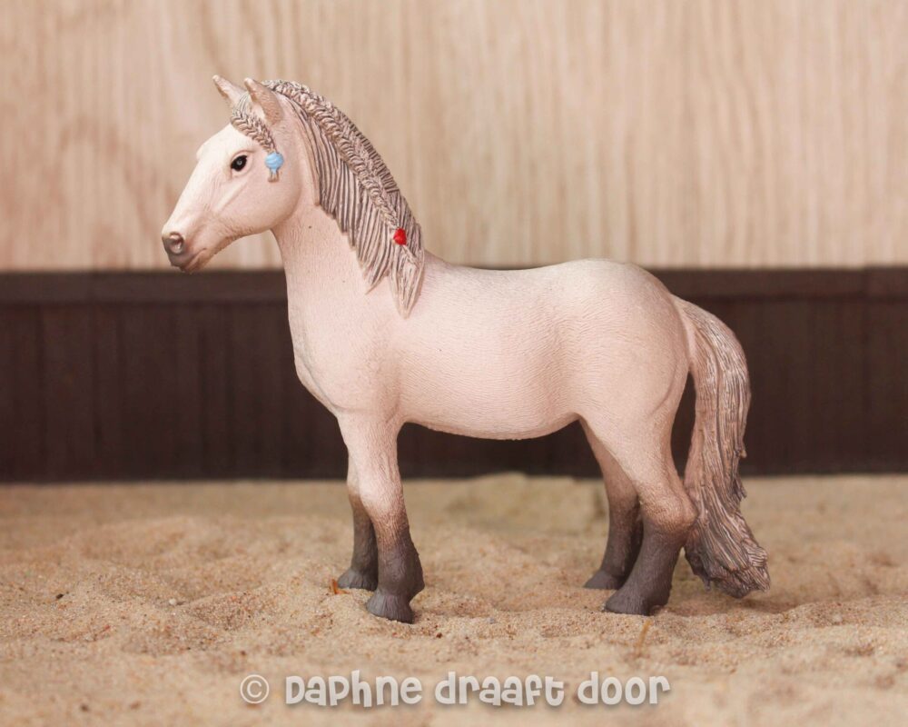 IJslander merrie uit set 42430