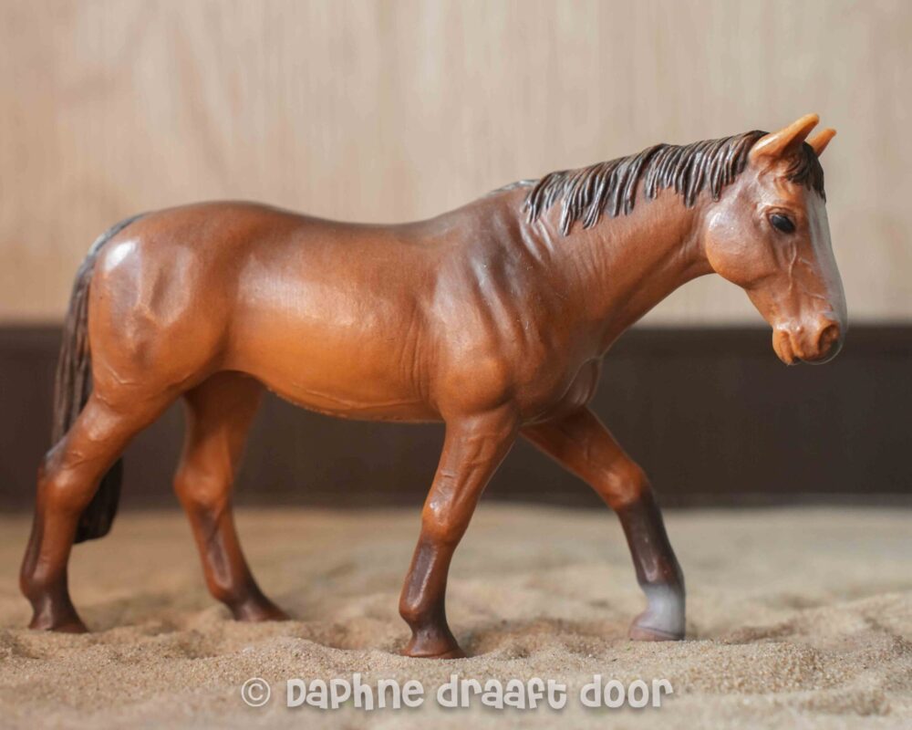 Holstein merrie uit oude huifkar set 42024