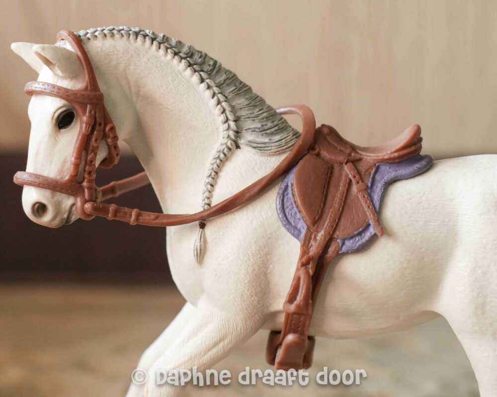 Schleich zadel en hoofdstel - donkerbruine set met paars dekje