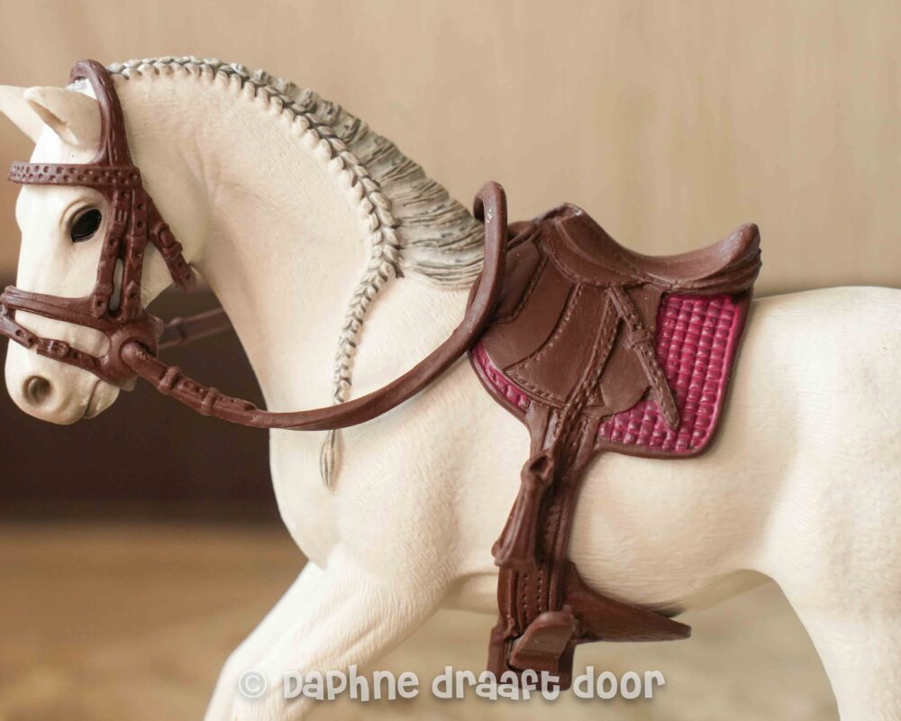 Schleich zadel en hoofdstel - springset met rood dekje